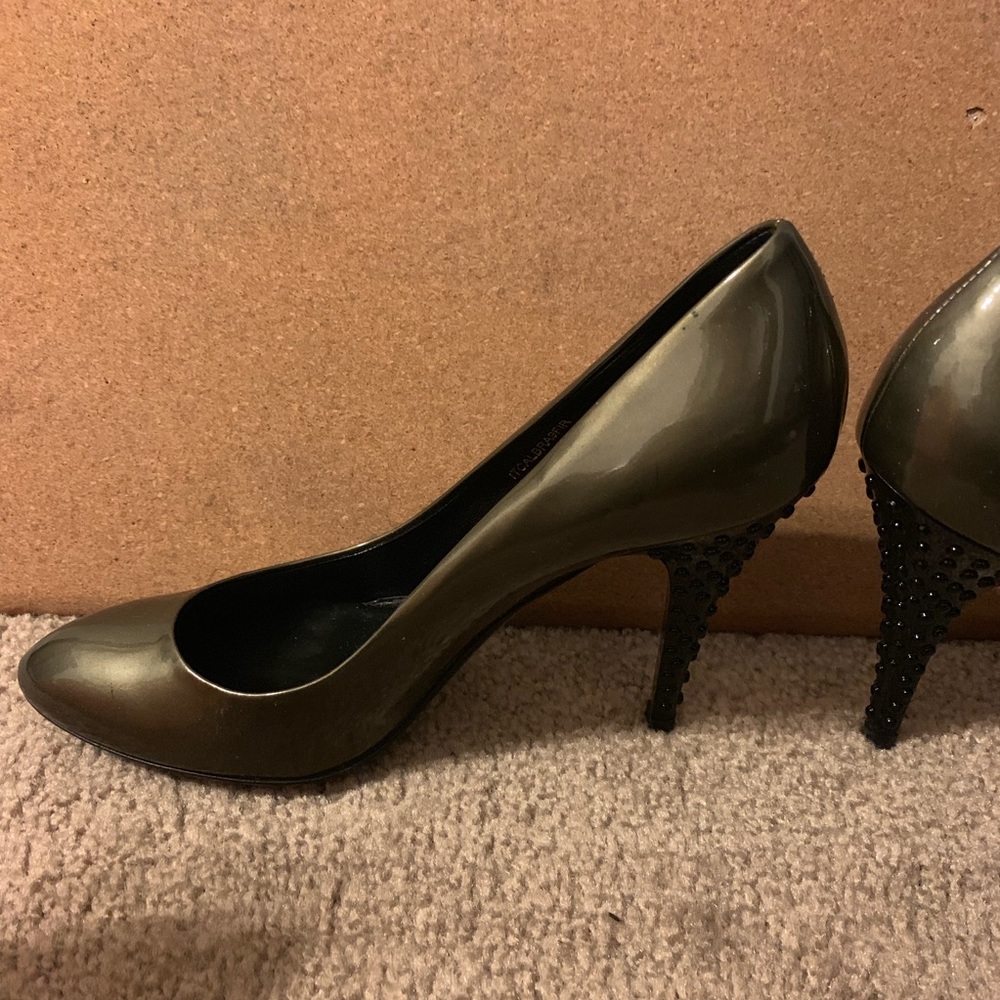 BURBERRY dark gray heels